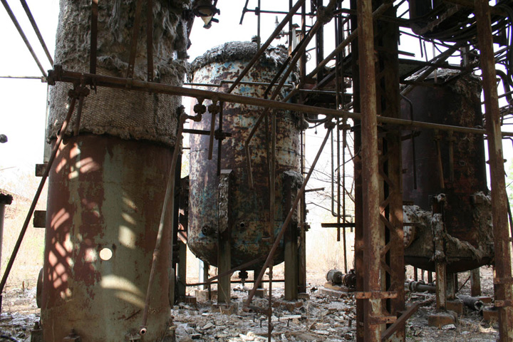 Planta de Union Carbide en Bhopal tras el desastre.